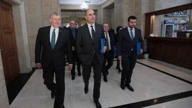 След младежки дежурства: ГЕРБ се регистрираха първи за евровота