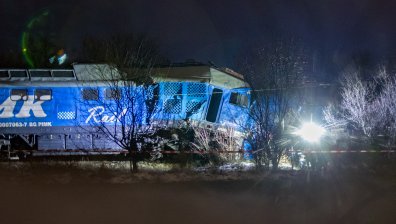С опасност за живота е един от ранените във влаковата катастрофа