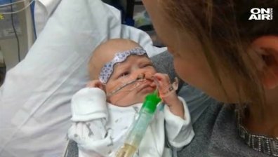 8-седмично британче получи ново сърце за Коледа