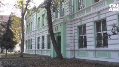 Системен тормоз, счупена ръка и унижения за брат и сестра в училище във Видин