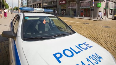 Яростна съпротива при арест: Мъж буйства срещу полицаи в центъра на София