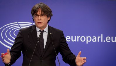 Освободиха Пучдемон, привържениците му го аплодираха