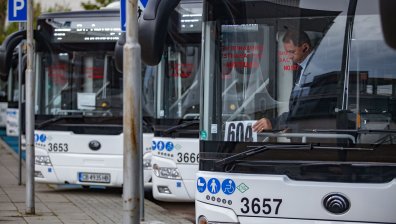 Връщат картата за една градска линия в София, ученическите стават 15 лв. за месец