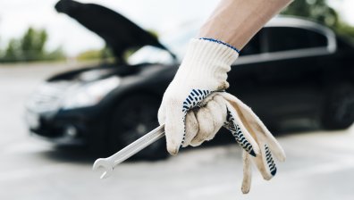 Петна под колата през лятото: Повреда или просто конденз