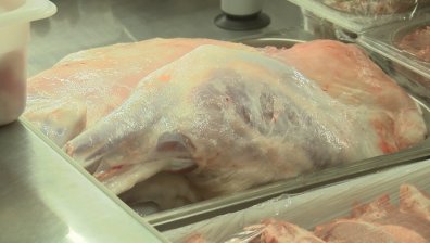 Дни преди Великден в Гърция конфискуваха 11 тона развалено месо