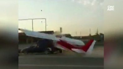 Вместо от небесната шир, излитащ самолет бе посрещнат от багажник