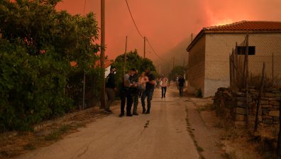Евакуират цели квартали в Александруполис. Гърция: Пожарът е извън контрол