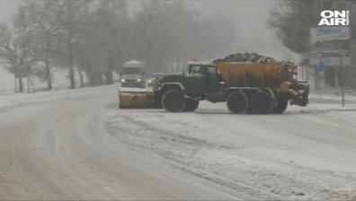 Първа пролет е, но България попадна в снежен капан!