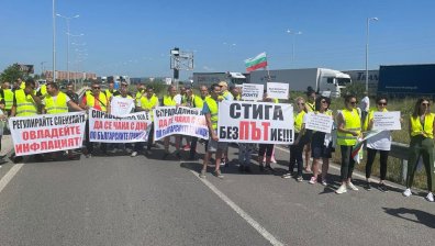 Превозвачи блокираха "Капитан Андреево", ТИР-ове чакат с дни на километрични опашки
