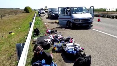 Жени са пътували в буса в Унгария, откачена задна гума е причинила катастрофата