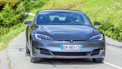 Tesla патентова нов метод за подгряване на седалките 