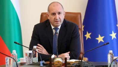 Радев: Ударен кораб е потънал край Крапец, ще привикам Митрофанова