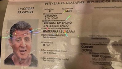 Заловените фалшификатори парадирали с БГ паспорт на Сталоун като мостра за качество