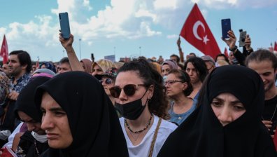 Турците затъват, не могат да си купят лекарства заради спада на лирата