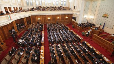 По-близо ли са политическите сили до коалиция или пропастта между тях става по-голяма?