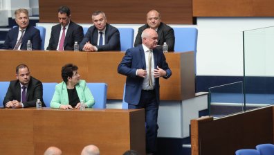 Депутати питаха Димитър Главчев за "ала-бала" заради съмнение за честността на вота