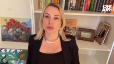 В неизвестност е Марина Овсянникова, поискала мир в национален ефир в Русия