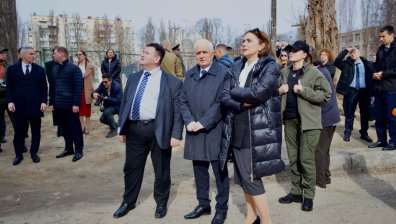 Нейнски, Гюров и Запрянов на визита в белязания от войната Киев (СНИМКИ)