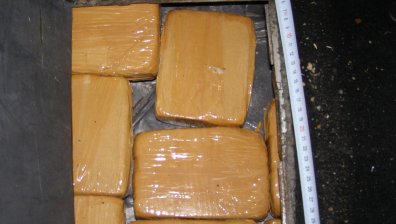 Иззеха 7 опаковки хероин и боеприпаси в Нова Загора