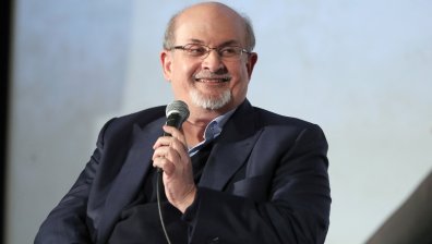 Полицията идентифицира нападателя на Салман Рушди