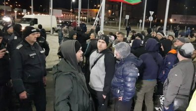 Протести заради липсата на вода в Перник, стигна се до сблъсъци (Видео)