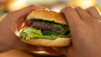 Сандвич избухна в лицето на клиент