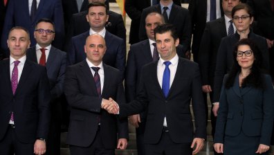 Кирил Петков обяснява в НС напредъка в отношенията ни с РСМ