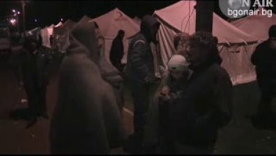Оцелели нападнаха камиони на "Червения полумесец&ldquo;