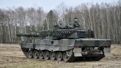Десетки камиони с бойна техника минават през България за Украйна
