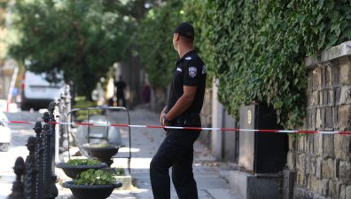 Сигнал за бомба в БНТ, евакуираха работещите там (снимки)