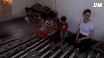 Джоли показа голямо сърце, посети бежански лагер в Иракски Кюрдистан