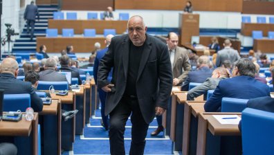 Референдум за еврото: Радев предизвика гнева на Борисов, Пеевски и Кирил Петков