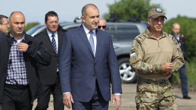 Радев отговаря на Борисов за следенето с дрон