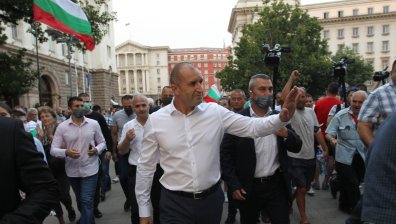 Радев: Лъжите и политиканските интриги не могат да спрат събуден народ