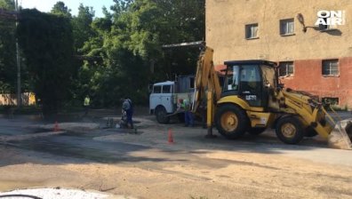 Дупка в Шумен погълна кола