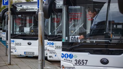 Тройно повече чакане по спирките, Фандъкова призна, че София може да остане без транспорт