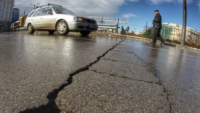Дълбоки пукнатини на кръговото на Лъвов мост