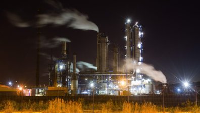 Китайският внос на суров петрол от Русия нарасна с 55% за година