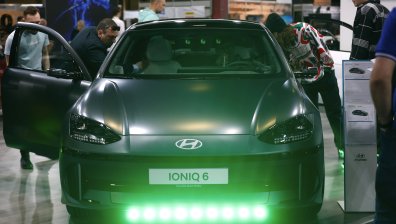 Автомобилен производител направи боя, която възстановява надраскванията