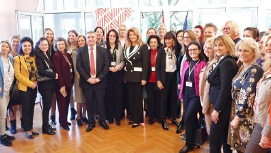 Йотова пред австрийски фирми и посланика на Австрия: Мястото ни е в Еврозоната и Шенген