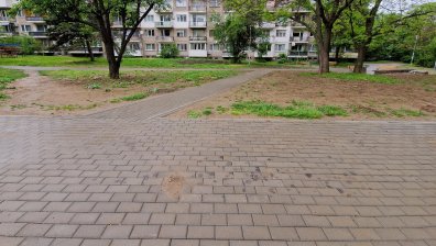 HelpBook: Тук деца вече не играят, катерушките са нарязани, нови няма