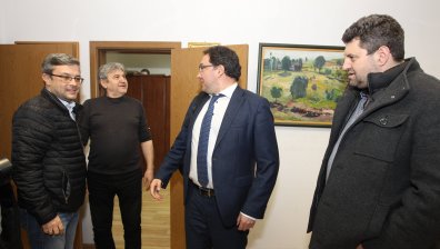 Тома Биков и Даниел Митов от ГЕРБ нахлуха в редакцията на "Труд"