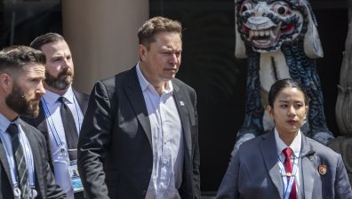 Илън Мъск и Николас Мадуро влизат в схватка