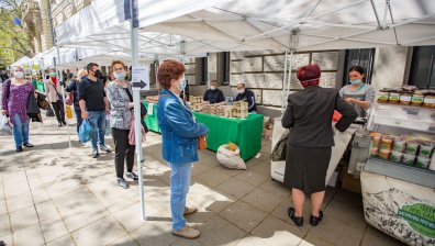 Европейците купуват риба, препарати, сметана... Българинът - ракия