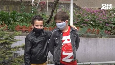 Близначета с трогателна постъпка, дариха спестяванията си на болницата в Плевен