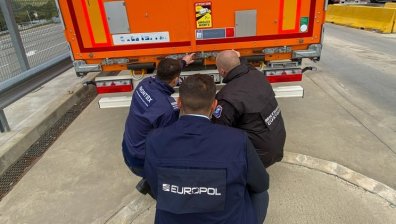 "Пирати 3": Конфискуваха рекорден брой документи, стоки, наркотици и валута