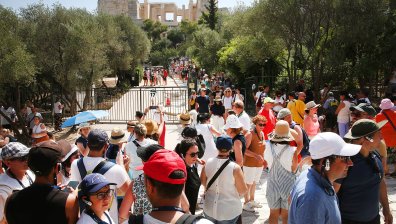 Гърция затваря Акропола заради горещините, раздават се води на туристите