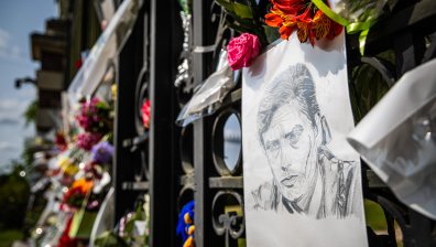Погребват Ален Делон в село в Централна Франция