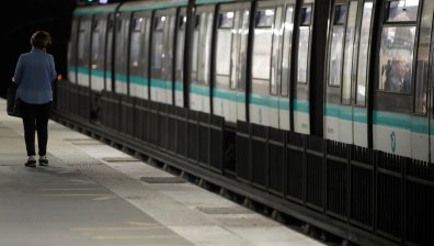 Транспортен хаос в Париж! Служителите в метрото излязоха на протест