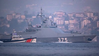 Турският външен министър: Да не се изпращат бойни кораби през Дарданелите и Босфора